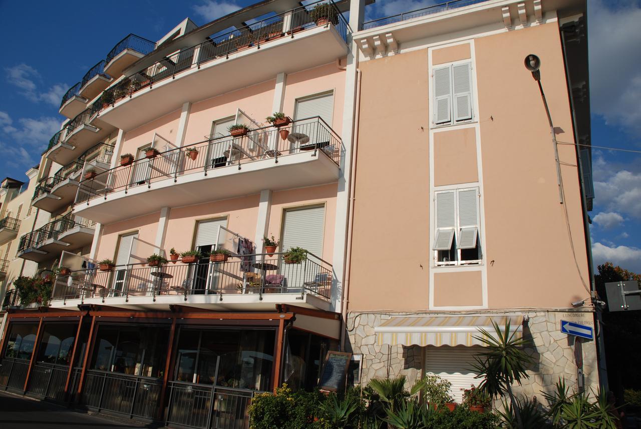 Albium Hotel อัลเบงกา ภายนอก รูปภาพ